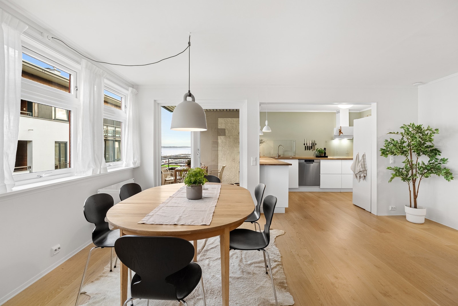 Krogsveen v/Anders R. Skajaa presenterer Strandpromenaden 9! Galleribilde