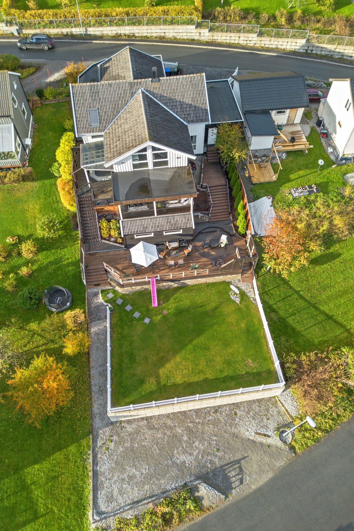 Familievennlig bolig med mye boltreplass, både inne og ute! Galleribilde