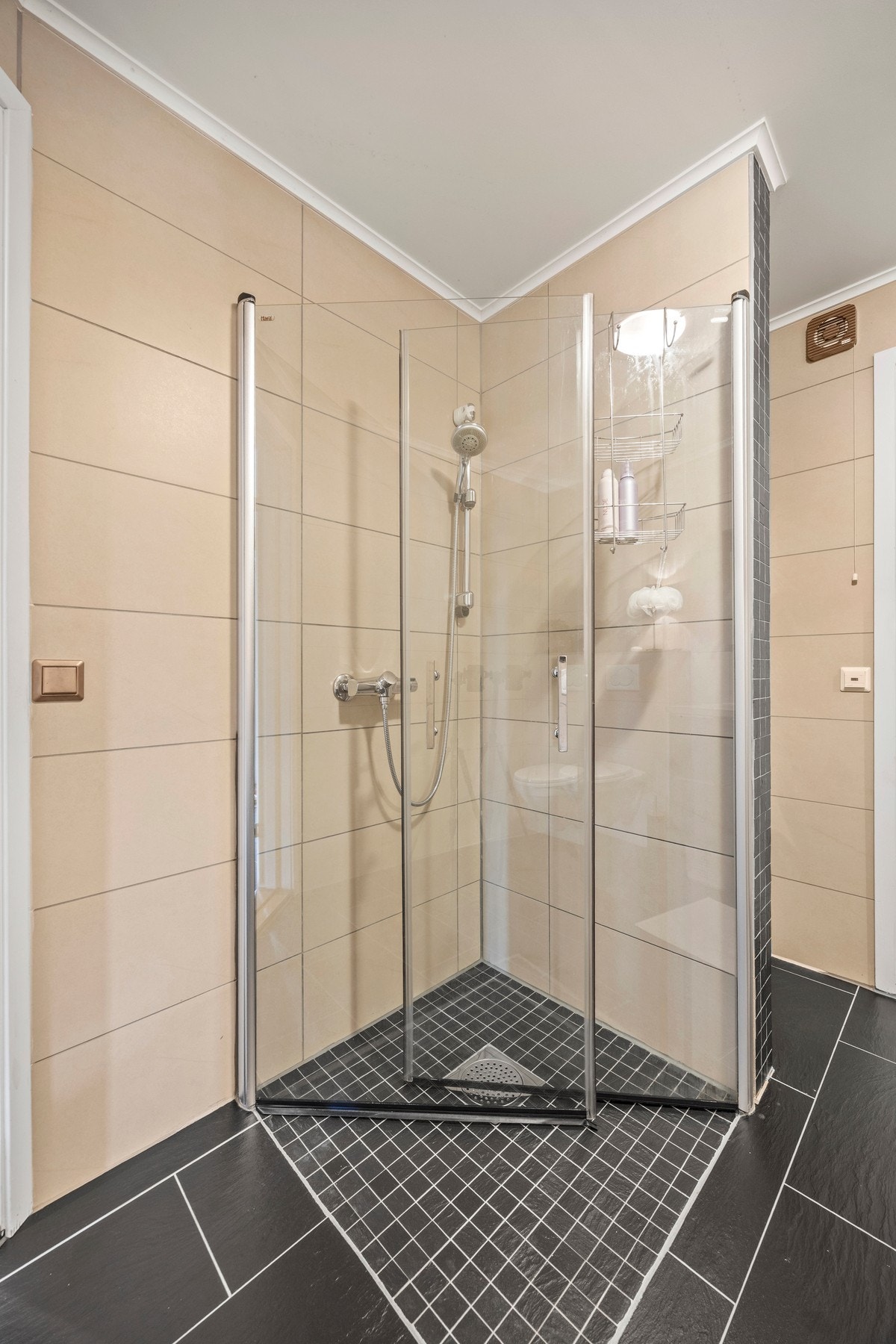 Flislagte overflater med varme i gulv Galleribilde