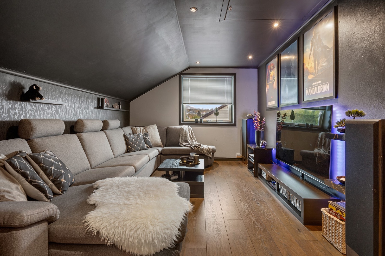 Loftstue/soverom - ca 14 kvm. Galleribilde