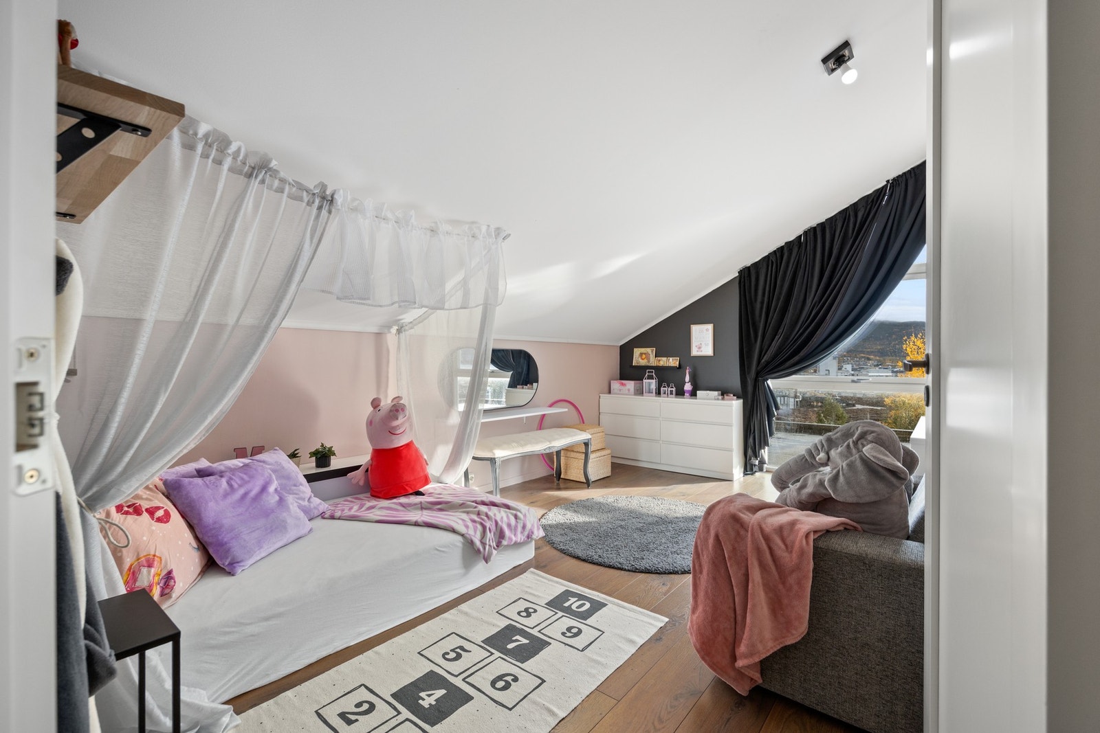 Soverom - ca 12 kvm. Galleribilde