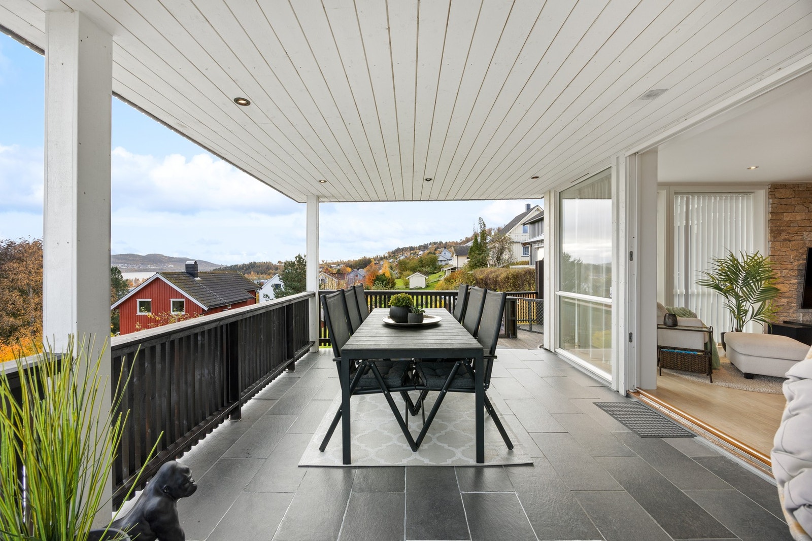 Med takoverbygg God plass til utemøblement Galleribilde