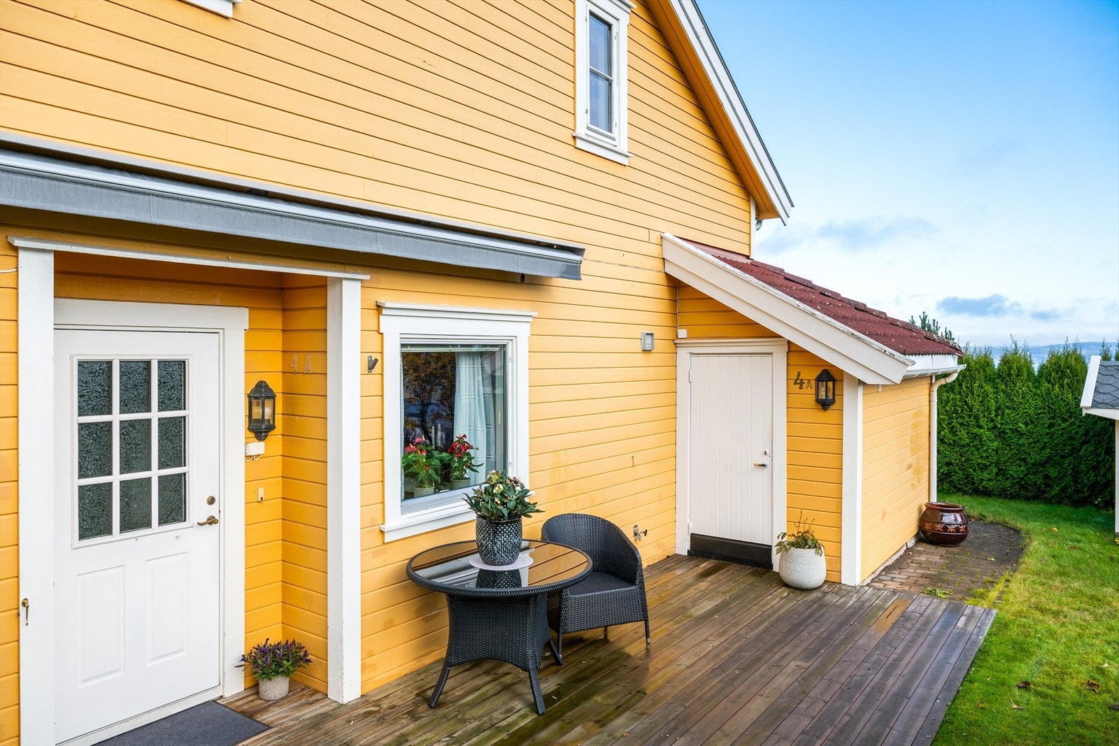 Inngangsterrassen og sportsboden Galleribilde