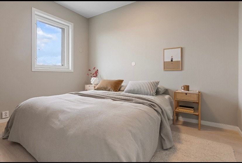 Soverom med plass til dobbeltseng - Garderobeskap medlfølger Galleribilde