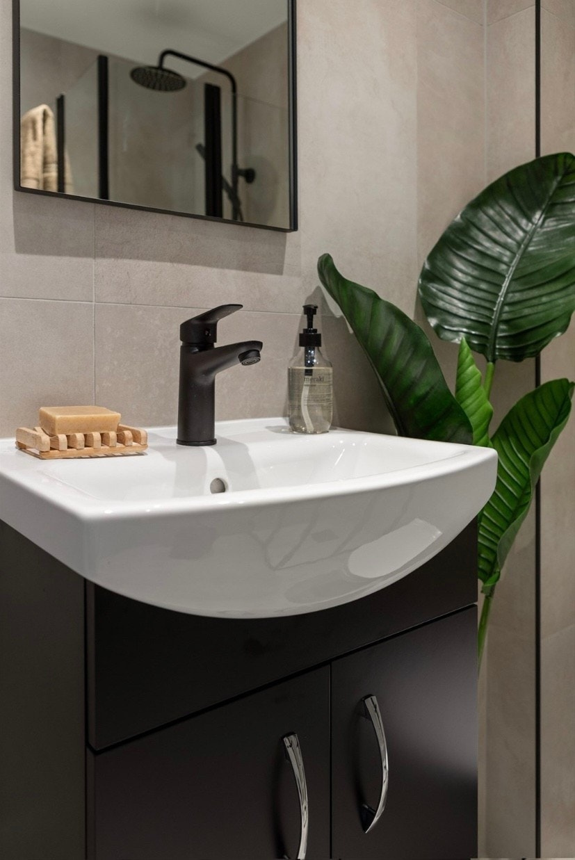 Delikat baderomsinnredning Galleribilde