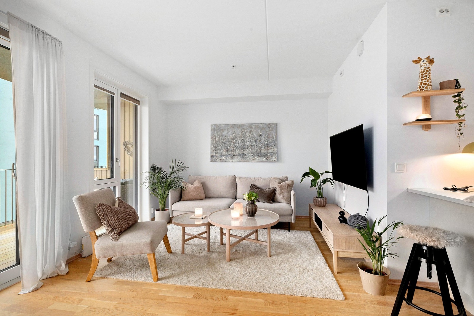 Leiligheten er opprinnelig en 3-roms, men selger ønsket heller en større stue. Dersom du ønsker to soverom, kan du ved enkle grep sette opp en lettvegg Galleribilde