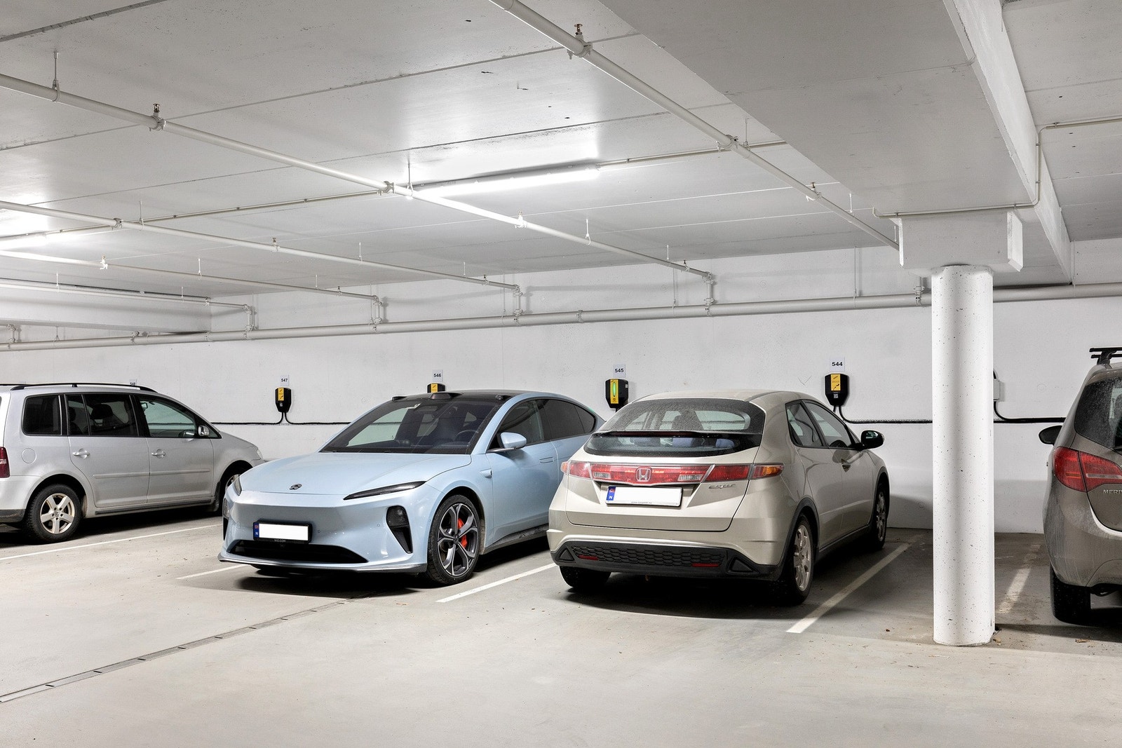 Det medfølger bruksrett til en parkeringsplass i kjelleren. Her er det lagt opp for å koble til elbillader Galleribilde