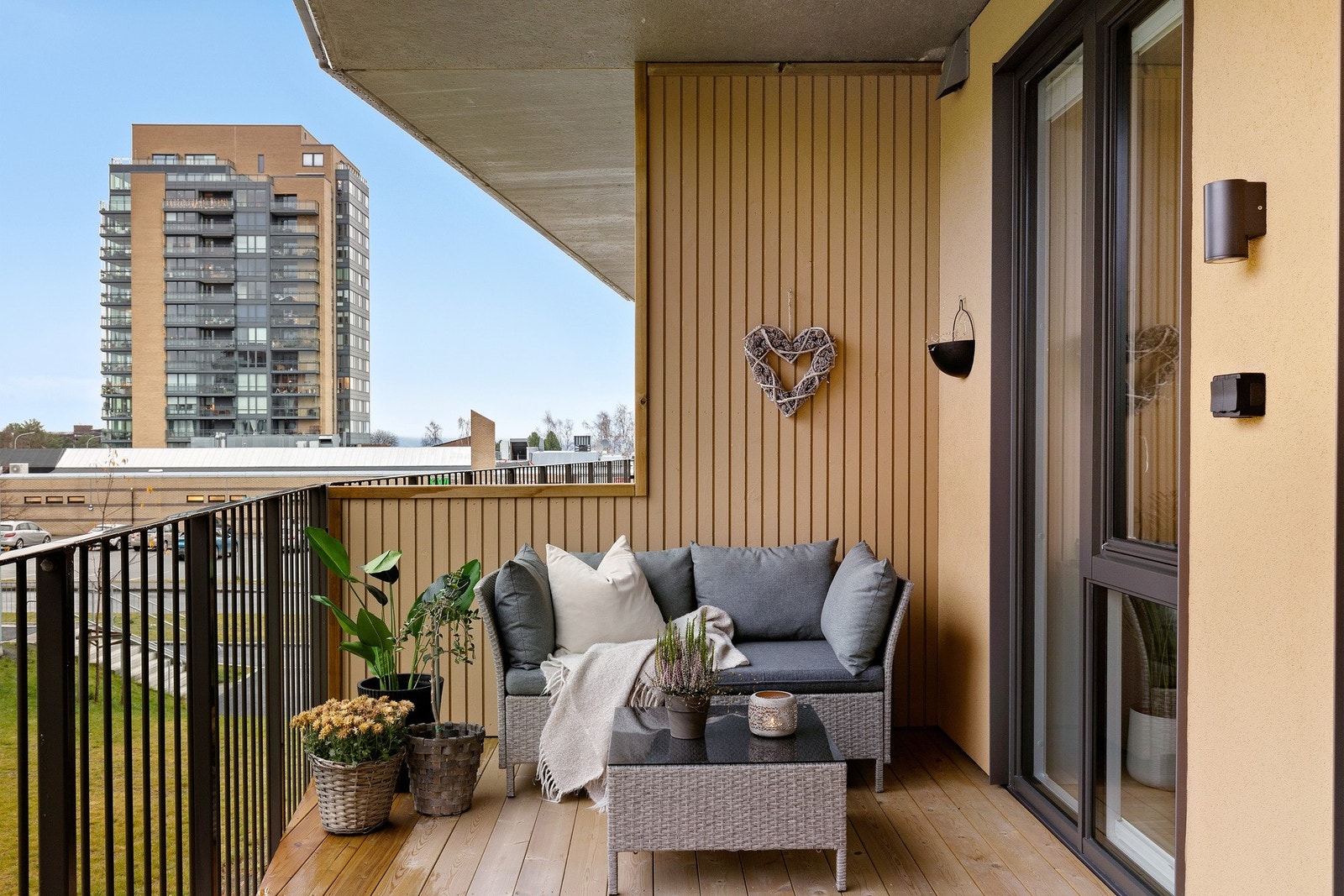 Solveggen - perfekt plass for en sittegruppe Galleribilde