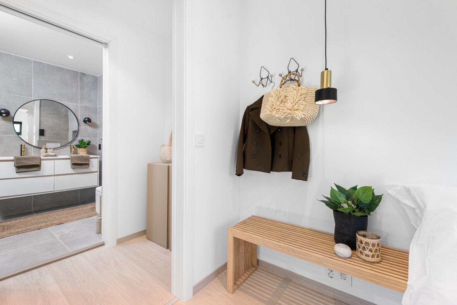 Walk In garderoben er på 2,5 kvm og utstyrt med 2 skyvedører. Galleribilde