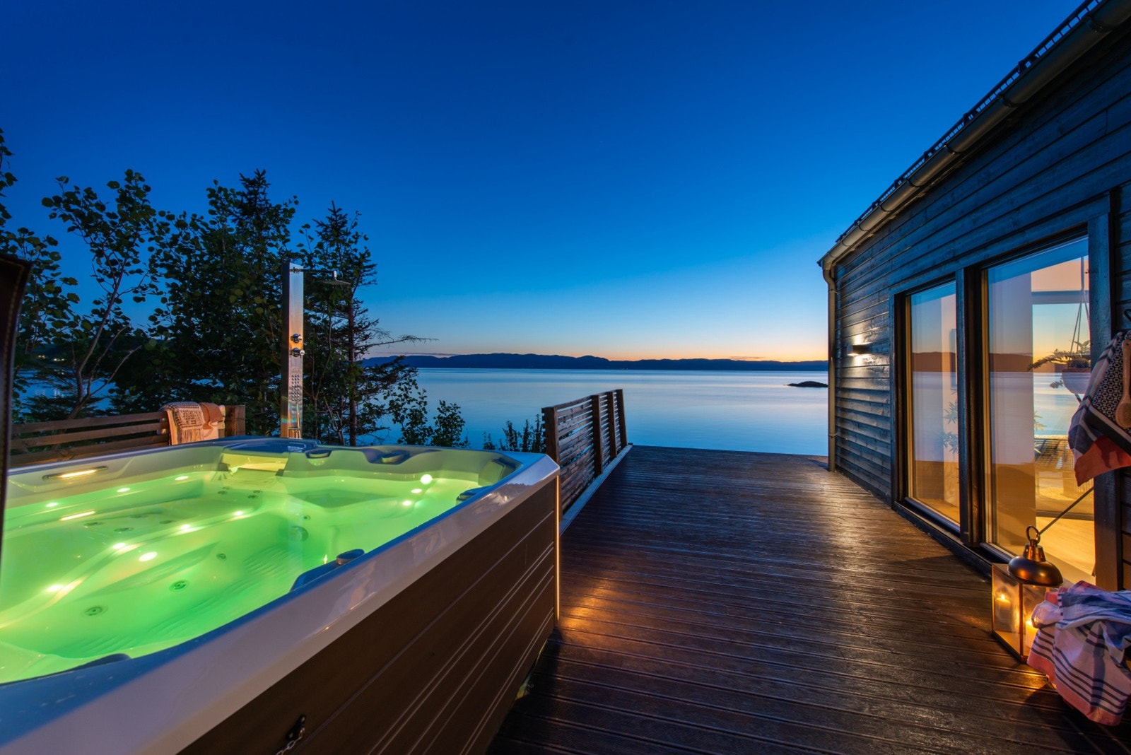 På kveldstid vil det være helt spesielt å være ute med så nær tilgang til sjøen. Galleribilde