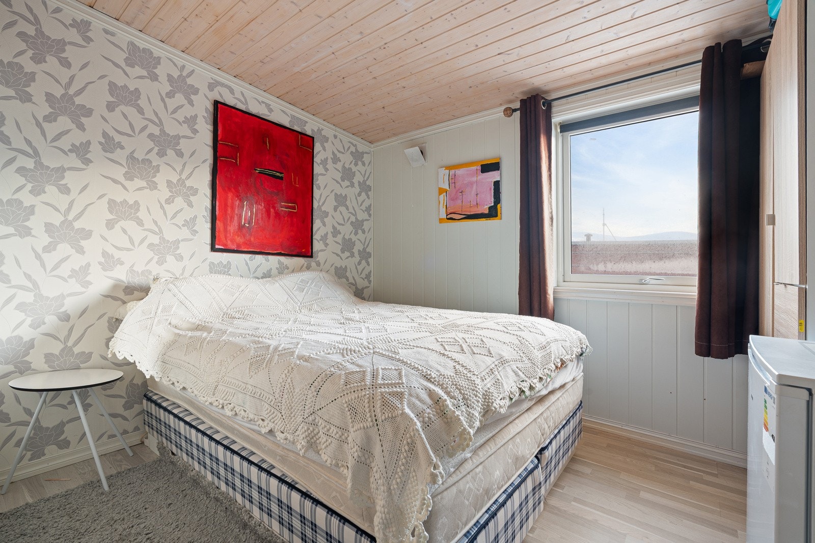 Boligens tredje soverom passer utmerket som barnerom, gjesterom, eller hjemmekontor - Alt etter behov.