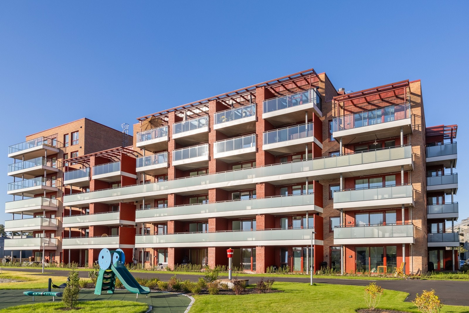 Kanalparken byr på attraktive grøntarealer og det legges stor vekt på pent opparbeidede uteområder i parken. Galleribilde