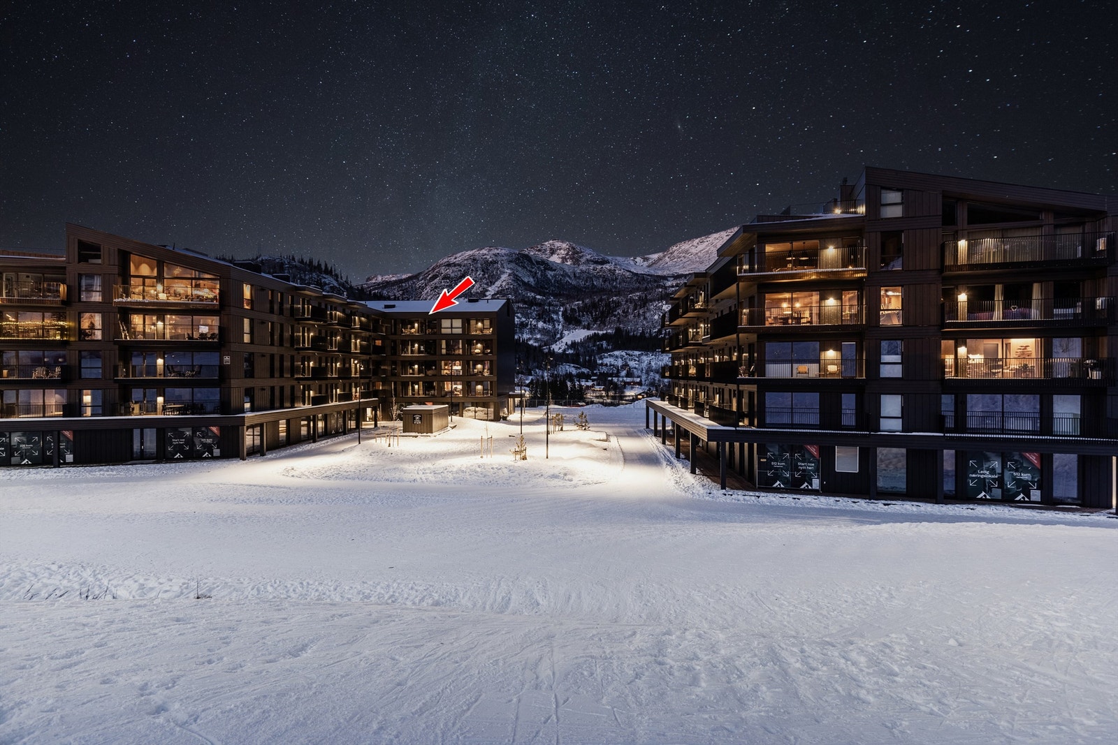 Området byr på et variert utvalg av kafeer, restauranter, shoppingmuligheter og afterski og alle nødvendige fasiliteter finnes innen en radius på 900 meter Galleribilde