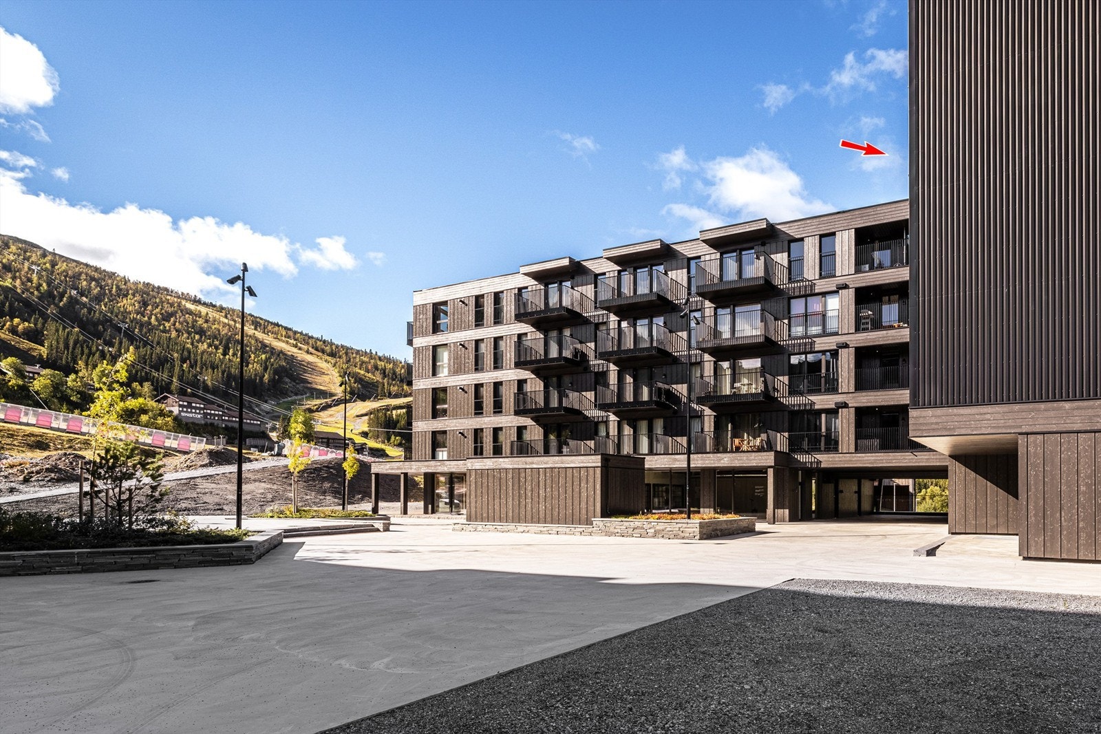 Heis- og trappeadkomst til leilighetens etasjeplan i 5. etasje Galleribilde