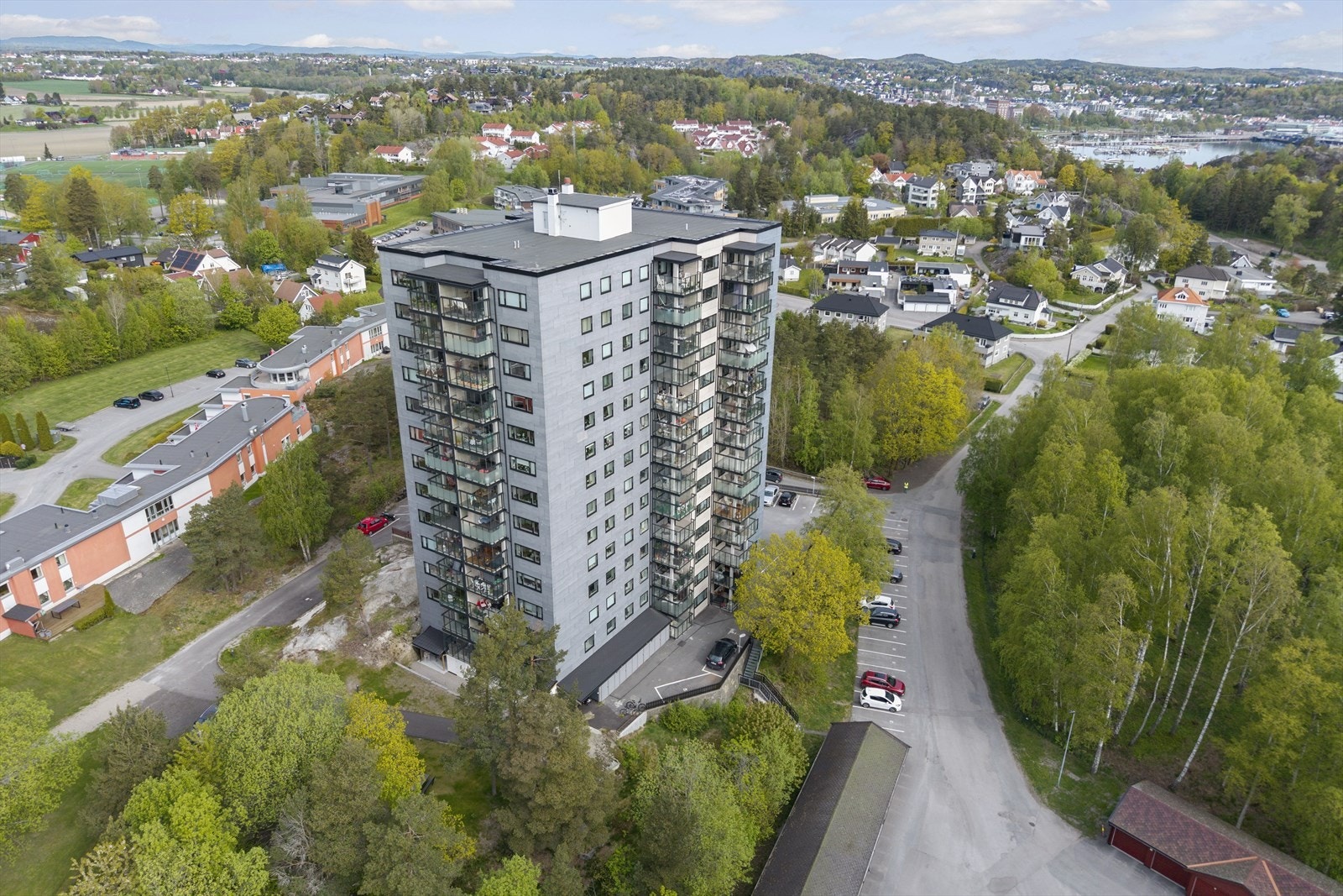 Ranvik er et populært område som kombinerer nærhet til vakker natur og fjordlandskap med kort vei til byens fasiliteter. Galleribilde