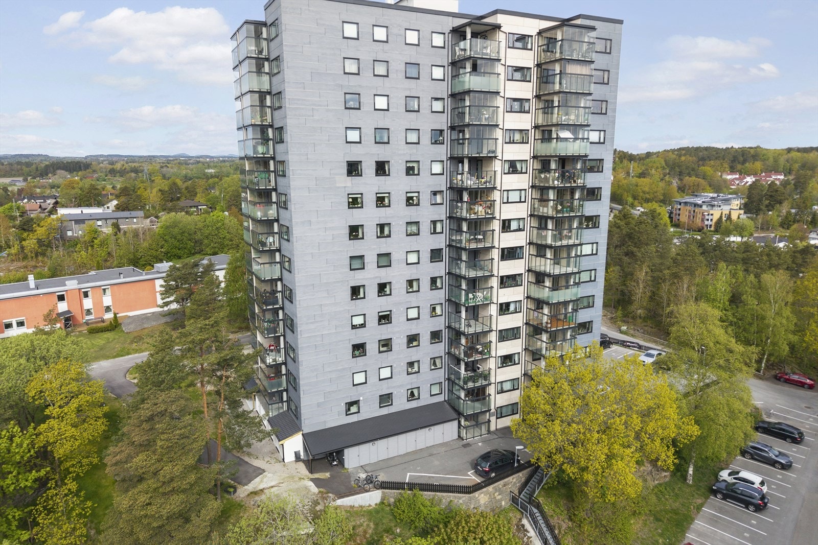 Sandefjord sentrum er lett tilgjengelig med både sykkel, bil og kollektivtransport, og tilbyr alt av butikker, caféer, restauranter og kulturtilbud. Galleribilde