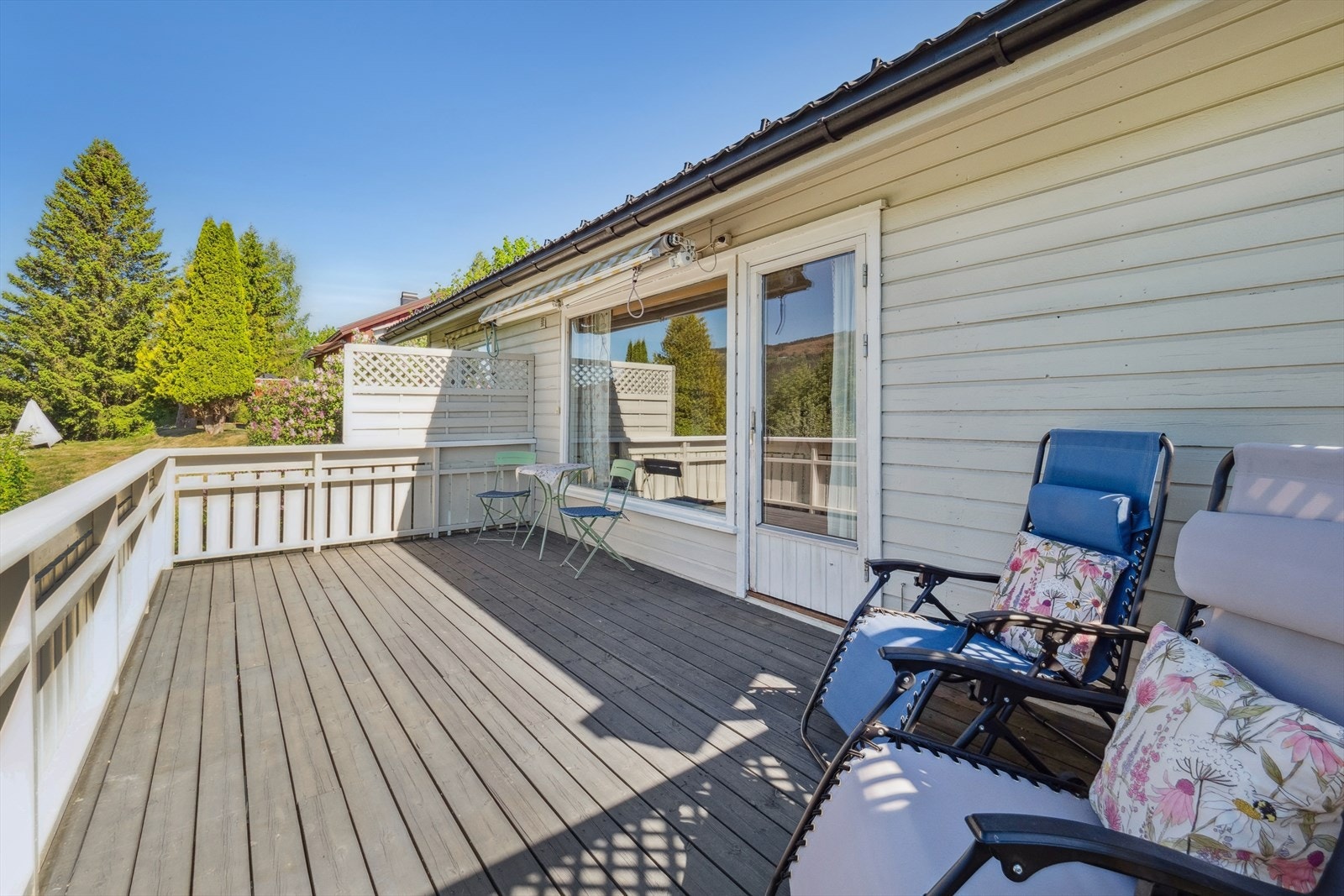 Terrassen byr på gode møbleringsmuligheter. Galleribilde