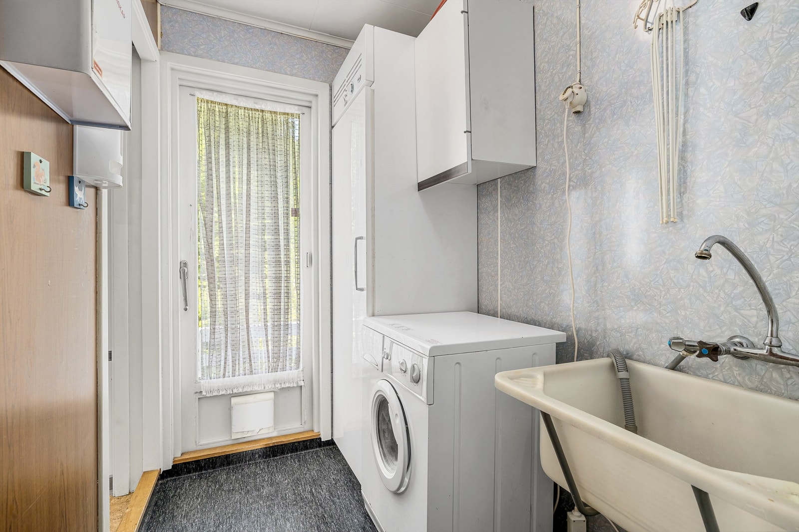 Vaskerom med utgang direkte til hagen. Galleribilde