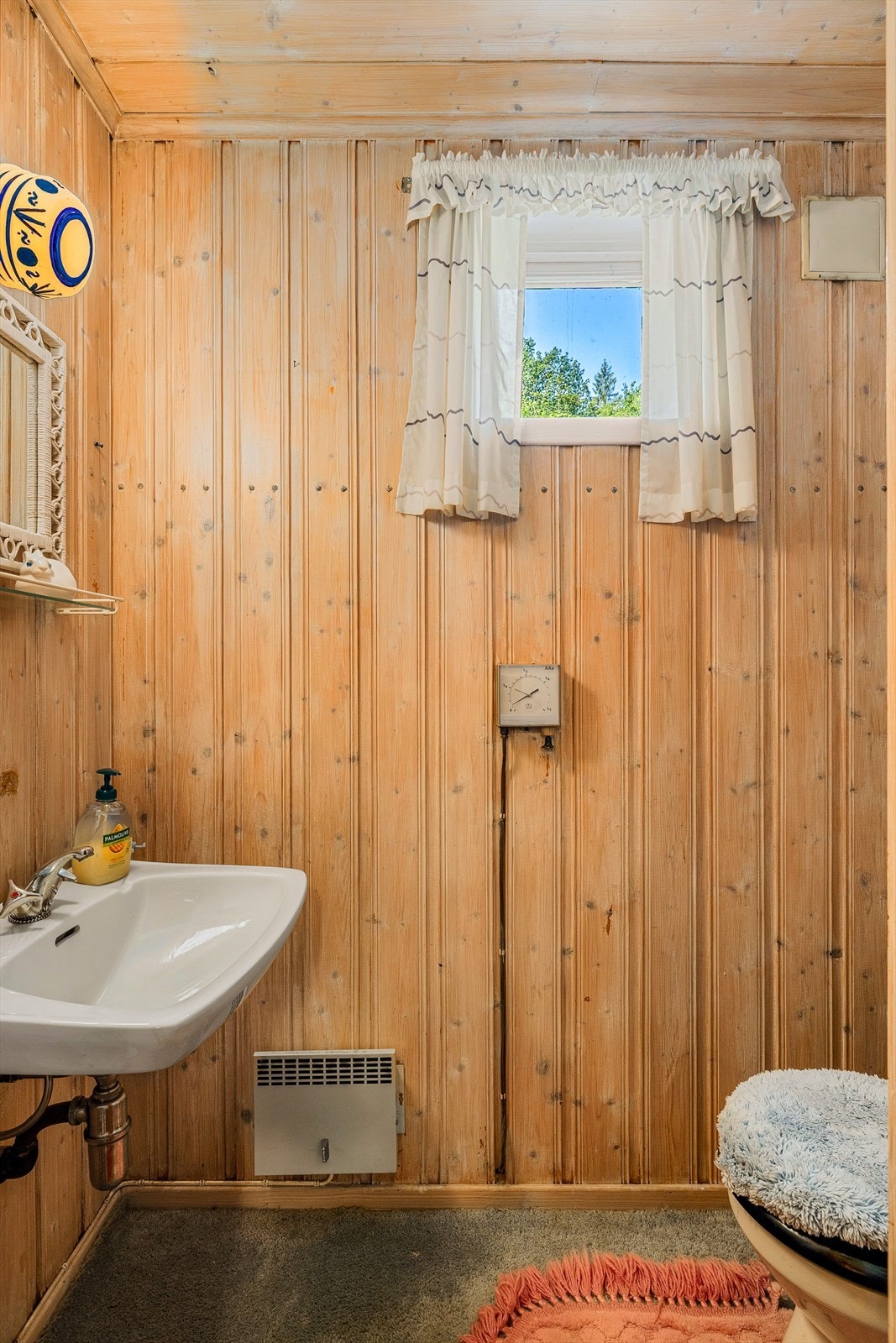 Toalettrom i underetasjen. Galleribilde