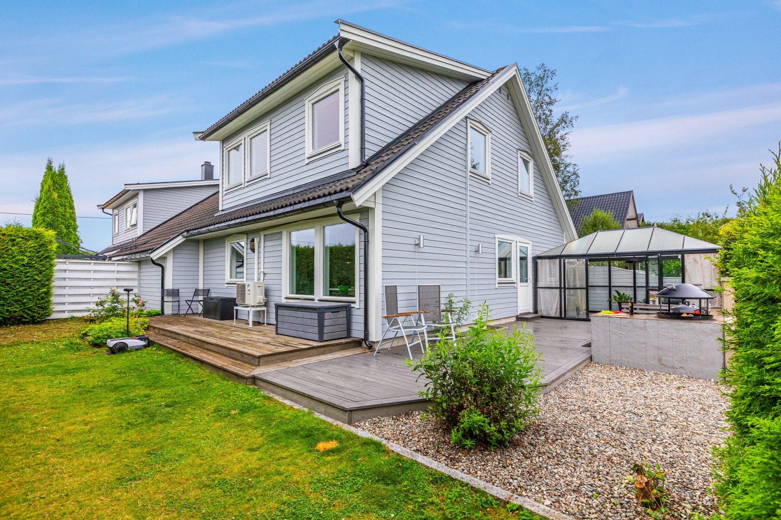 DNB Eiendom v/ Johanna Wenngren har den store gleden av å presentere Holmstubben 5C - en perfekt familiebolig, litt utenfor sentrum. Buss/ eller sykkelvei inn til sentrum. Velkommen til visning! Galleribilde