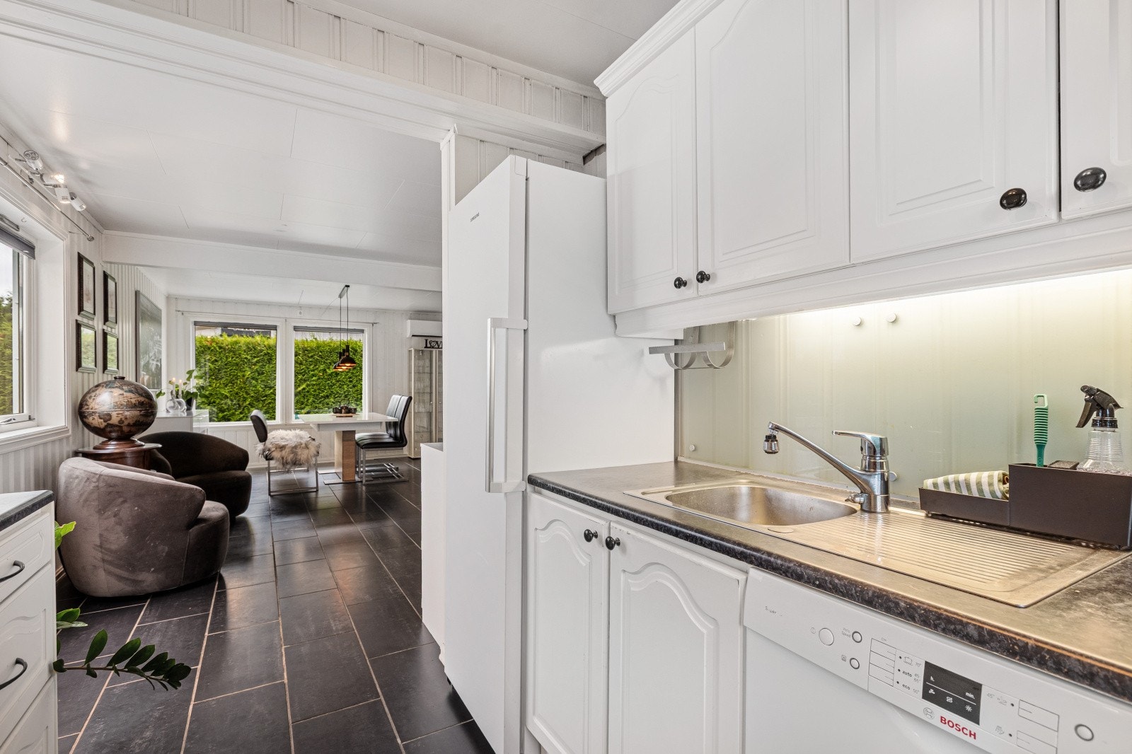 Rommet gjør at det vil være mulig å sosialisere seg sammen med resten av familien med den åpne løsningen. Galleribilde