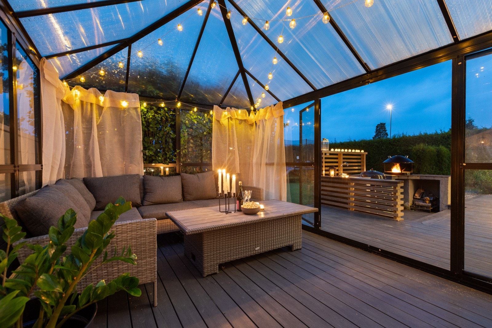 Godt om plass for utemøblement både her inne og på terrassen utenfor. Galleribilde