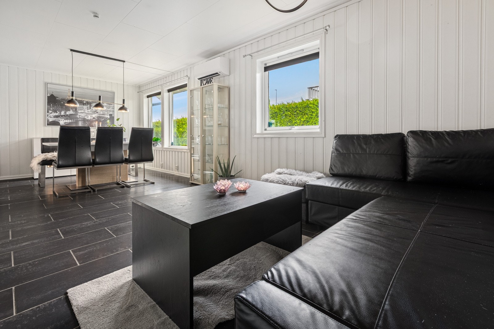 Varmepumpen med aircondition-funksjon gjør det også ekstra behagelig på dager som det er varmt. Galleribilde