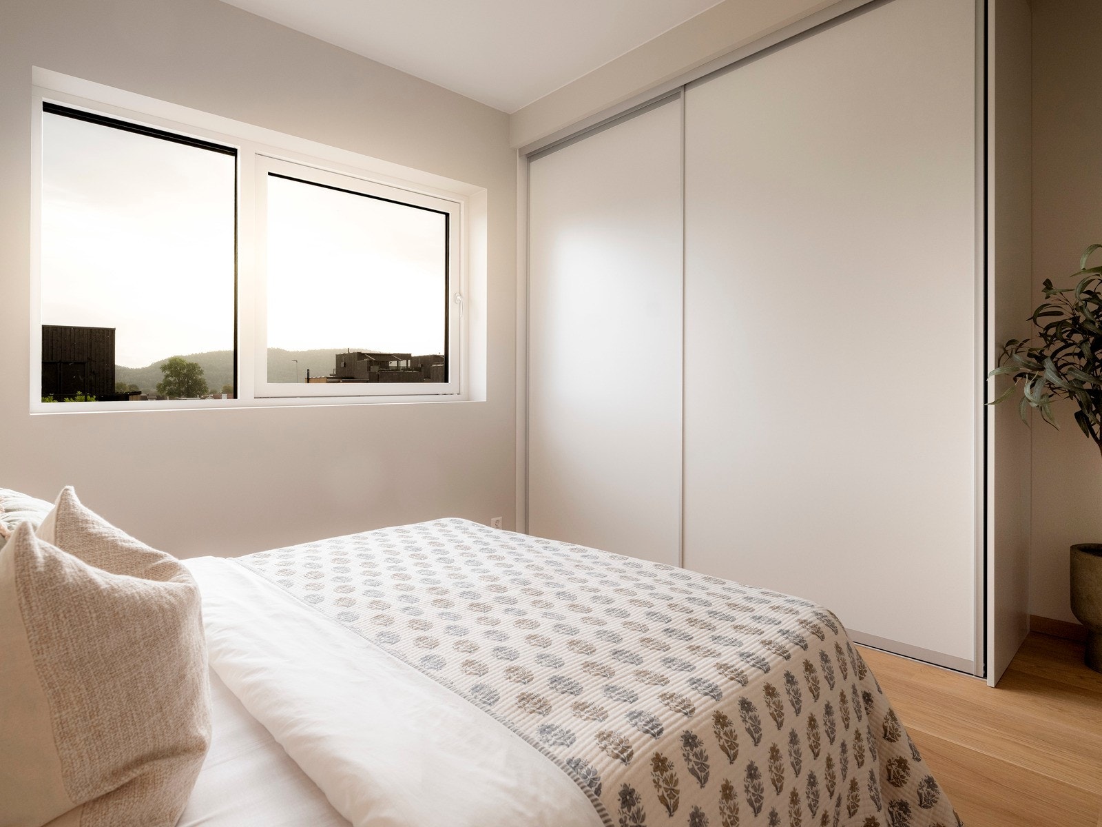 Skyvedørsgarderobe hovedsoverom 2. etg. Galleribilde