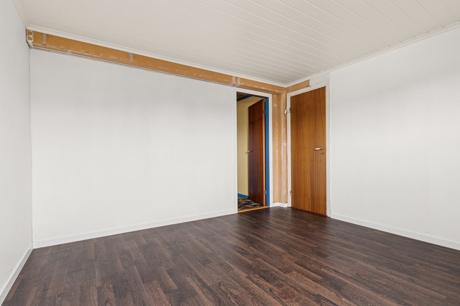 Romslig bod. Galleribilde