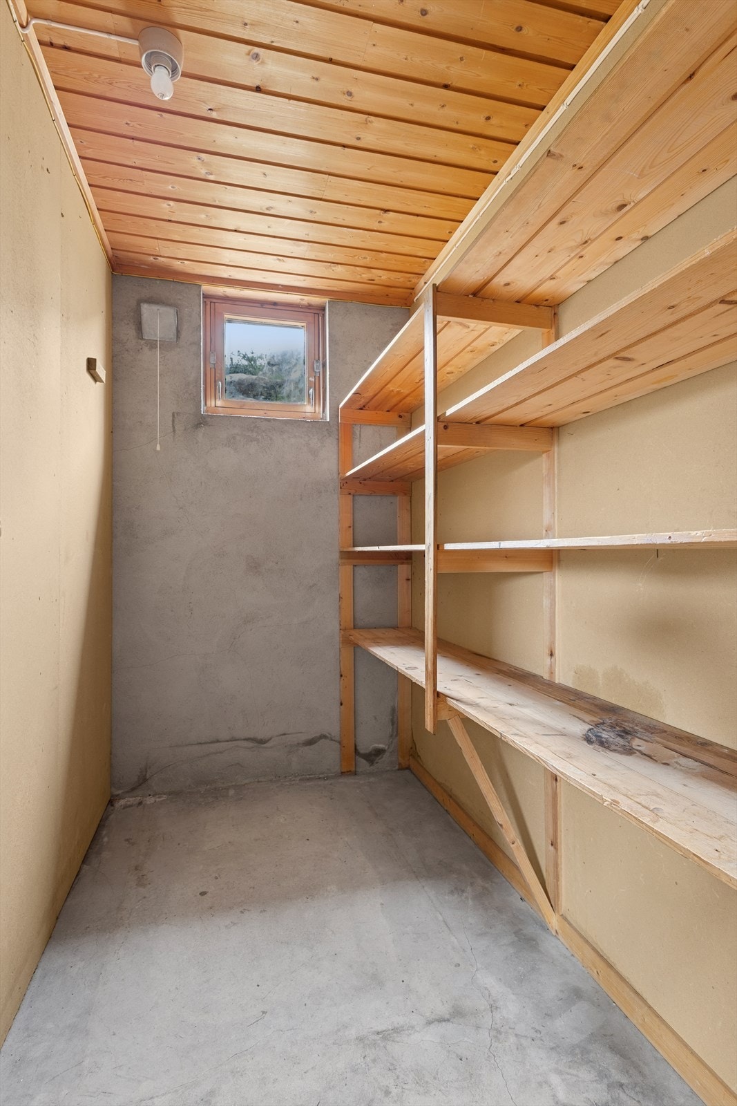 Praktisk bod med god lagringsplass. Galleribilde