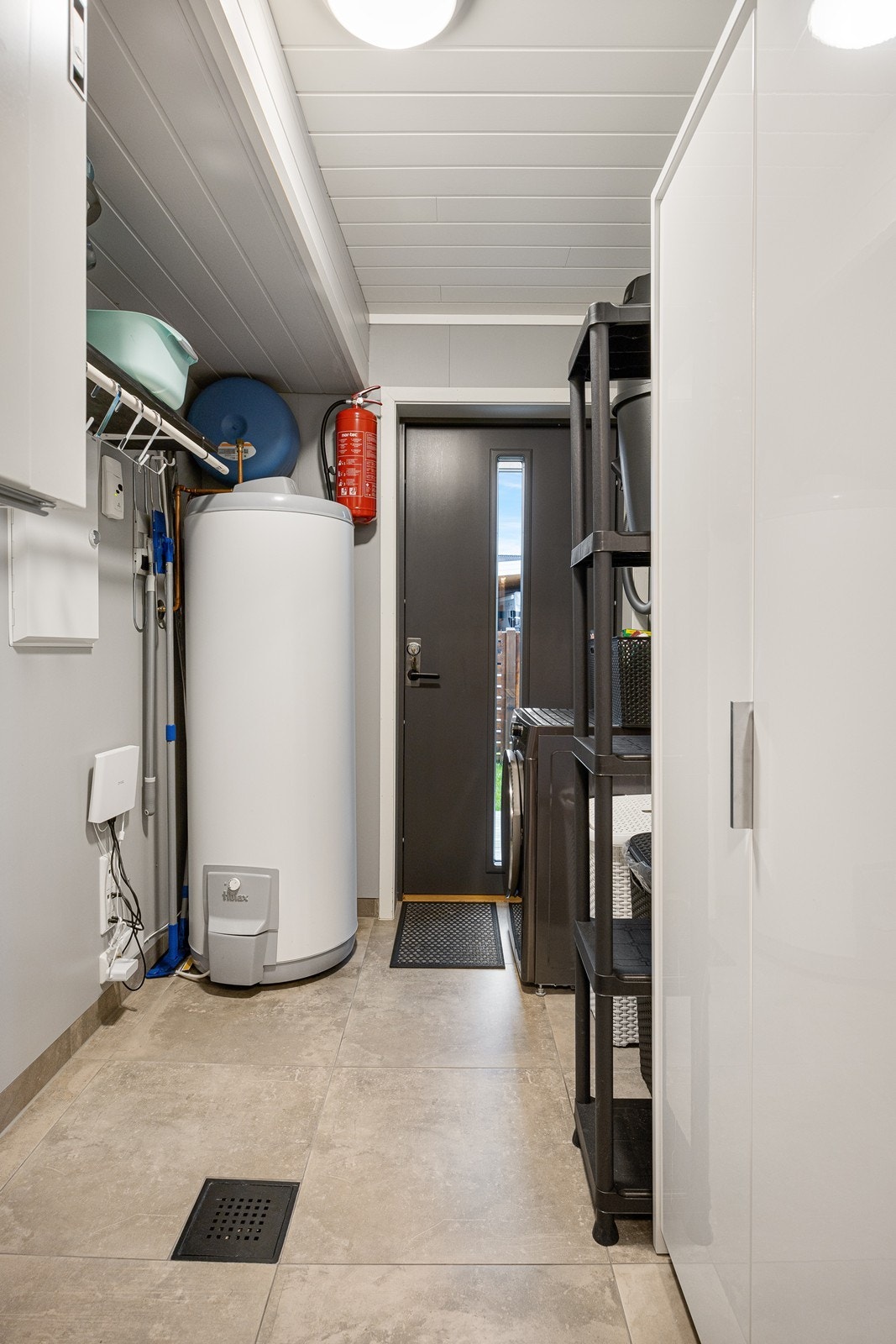 Også bi-inngangen ved entreen er utstyrt med opplegg for vaskemaskin. Galleribilde