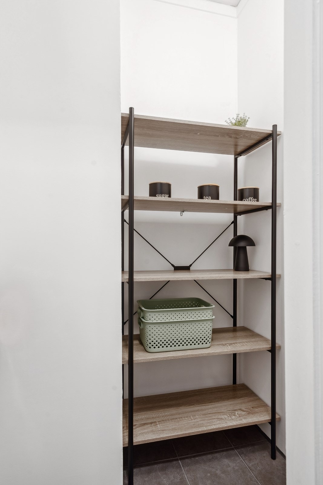 Praktisk bod for oppbevaring Galleribilde