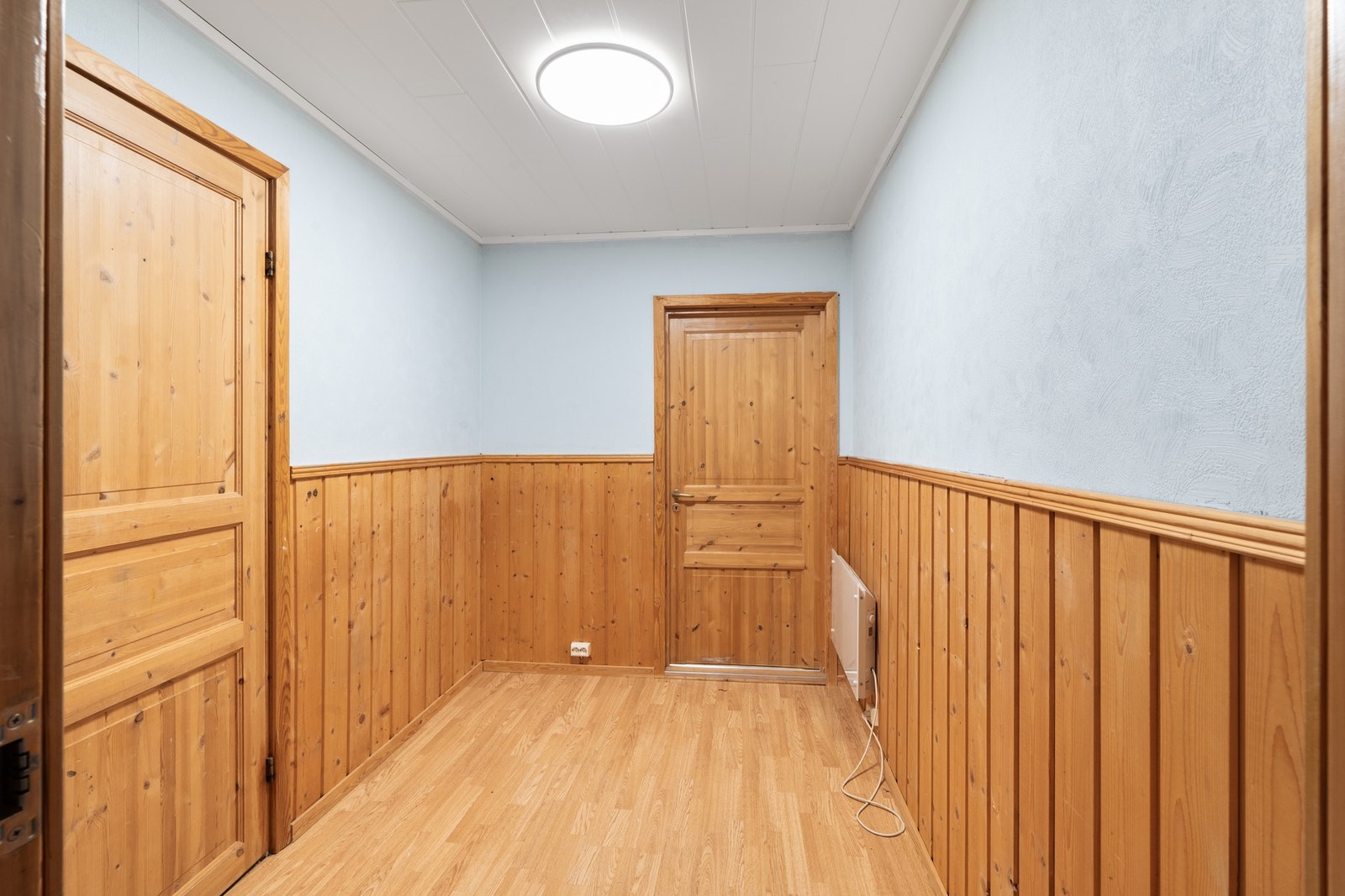 Mot nord er det også utgang til boden bak carporten. Galleribilde