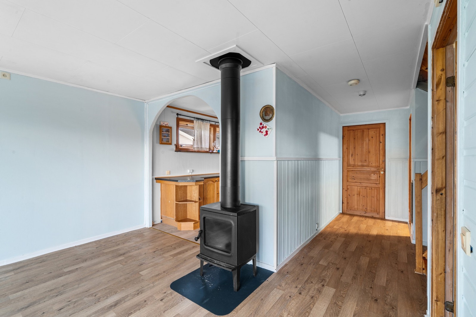 Stue- og kjøkkensonen har en delvis åpen løsning. Galleribilde