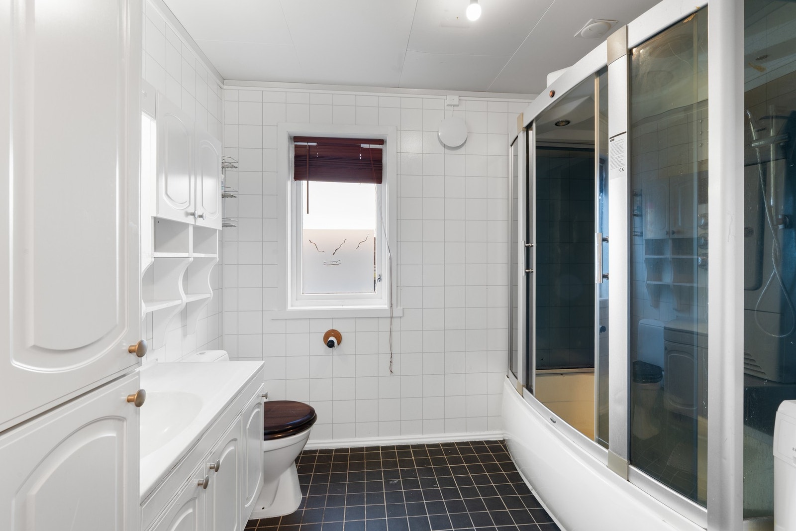 Videre i etasjen kommer vi til badet. Galleribilde