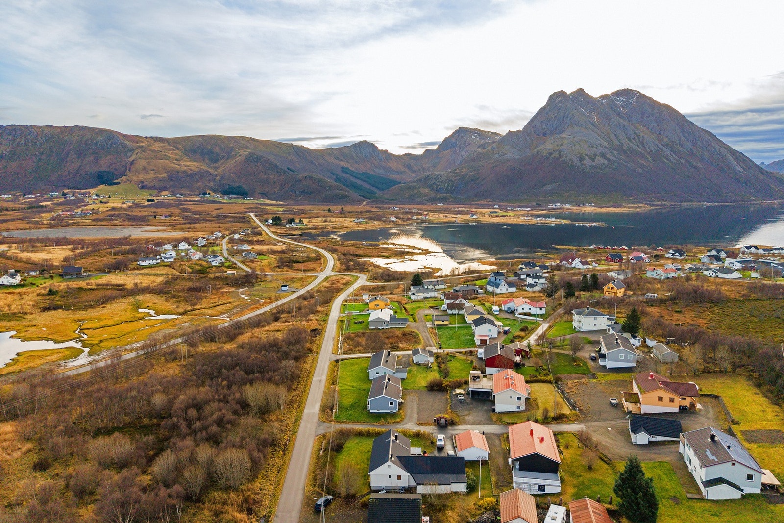 Solåpen tomt med fri og god utsikt. Galleribilde