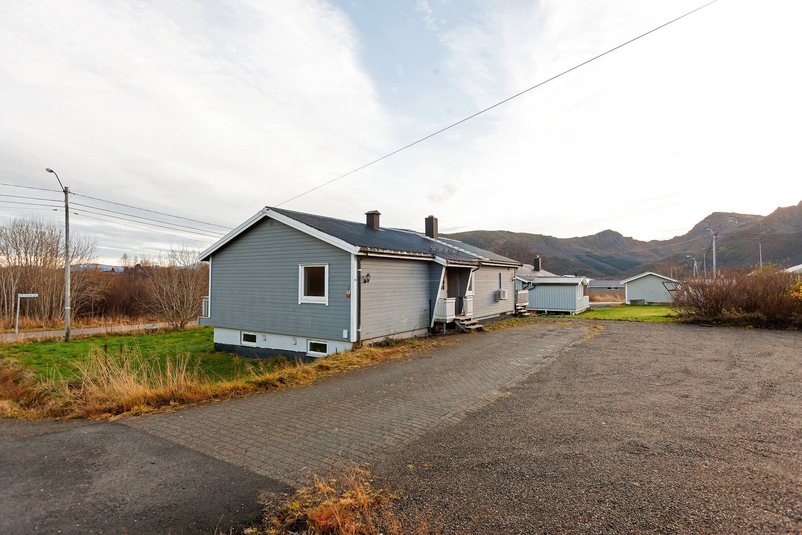 Brolagt parti utenfor inngangspartiet. Galleribilde