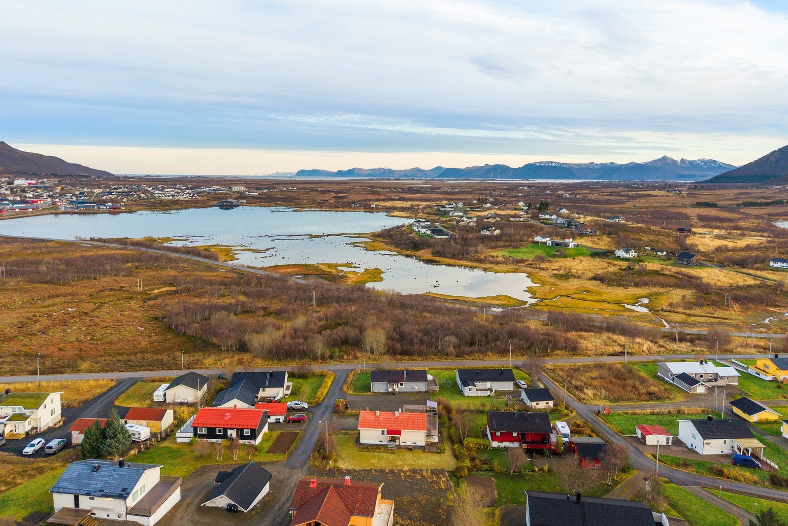 Det er ca. 2 km til Myre sentrum, skole og barnehage. Galleribilde