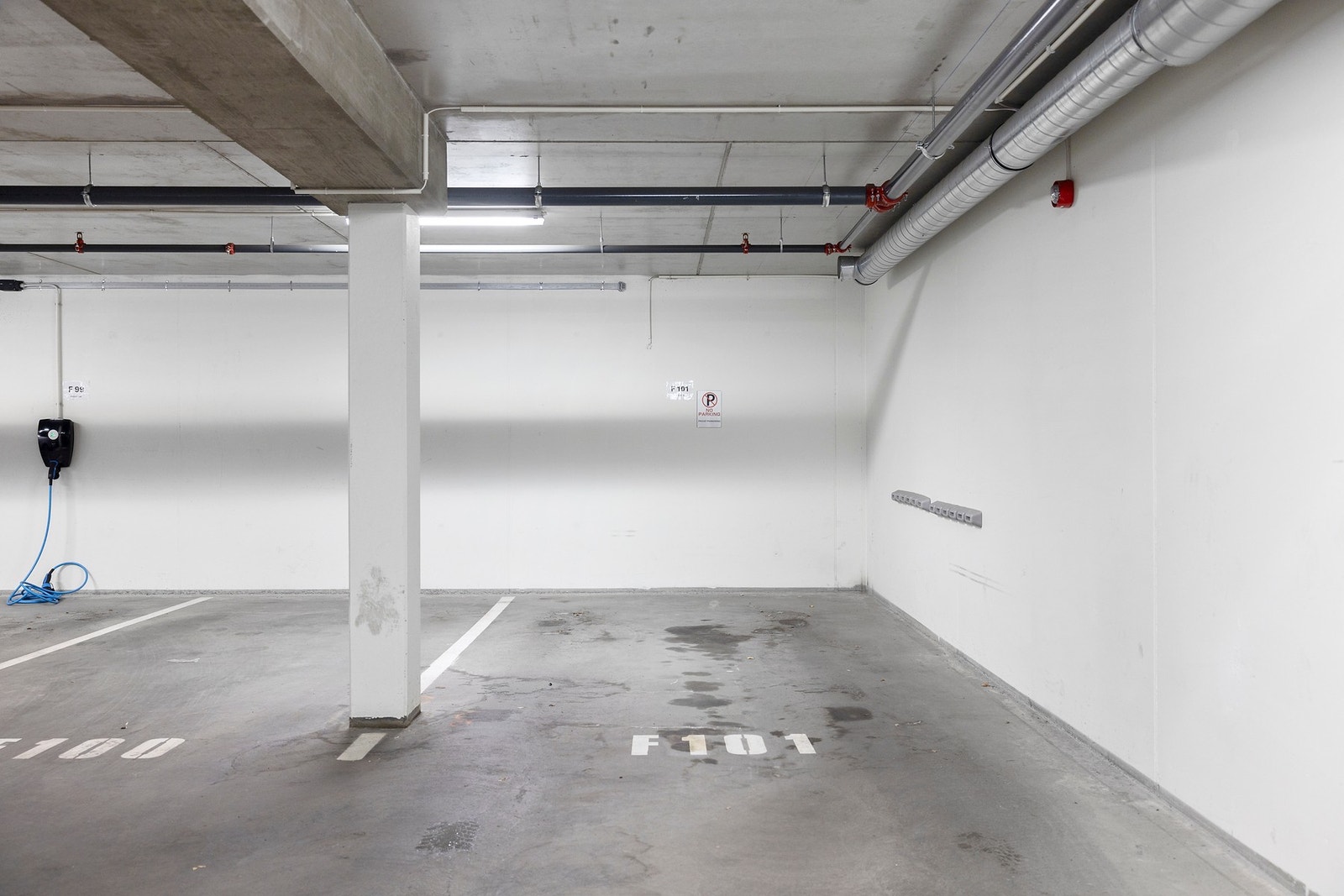 Det medfølger leiligheten en fast biloppstillingsplass i felles garasjeanlegg Galleribilde