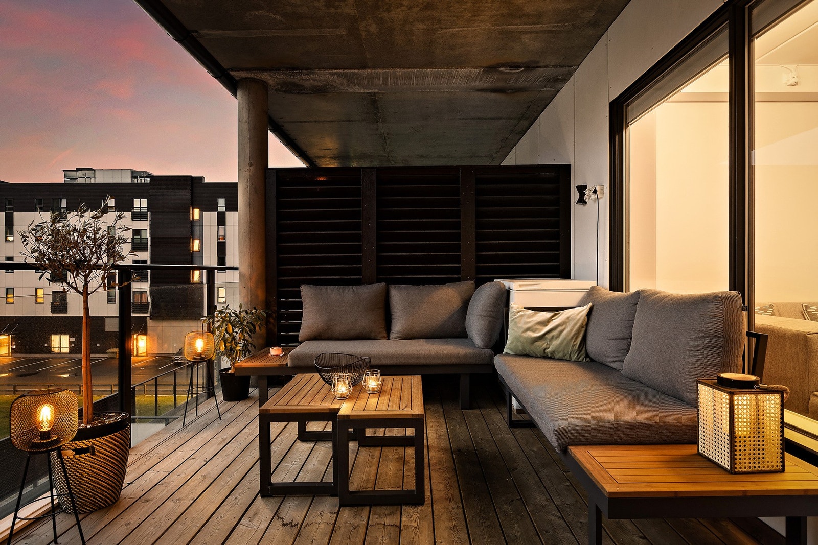 Balkongen har videre god plass til å kunne innredes etter eget ønske og behov Galleribilde