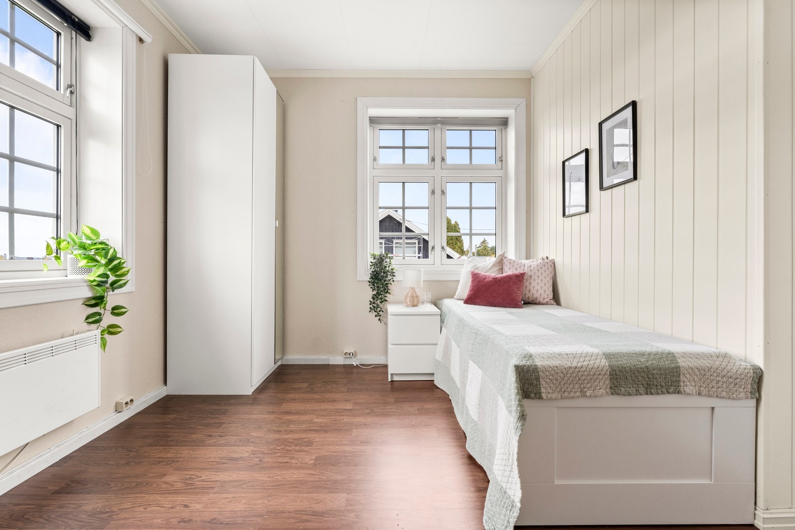 Husets tredje soverom er også i 2.etg og innehar en god størrelse Galleribilde