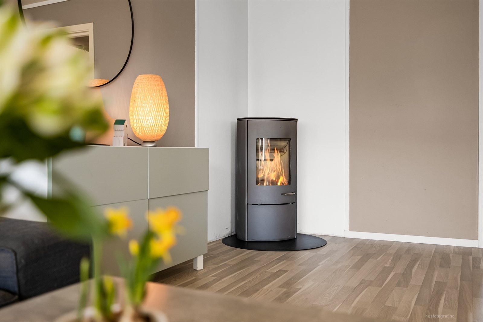 Peisovn plassert i stue som bidrar til en lun atmosfære Galleribilde