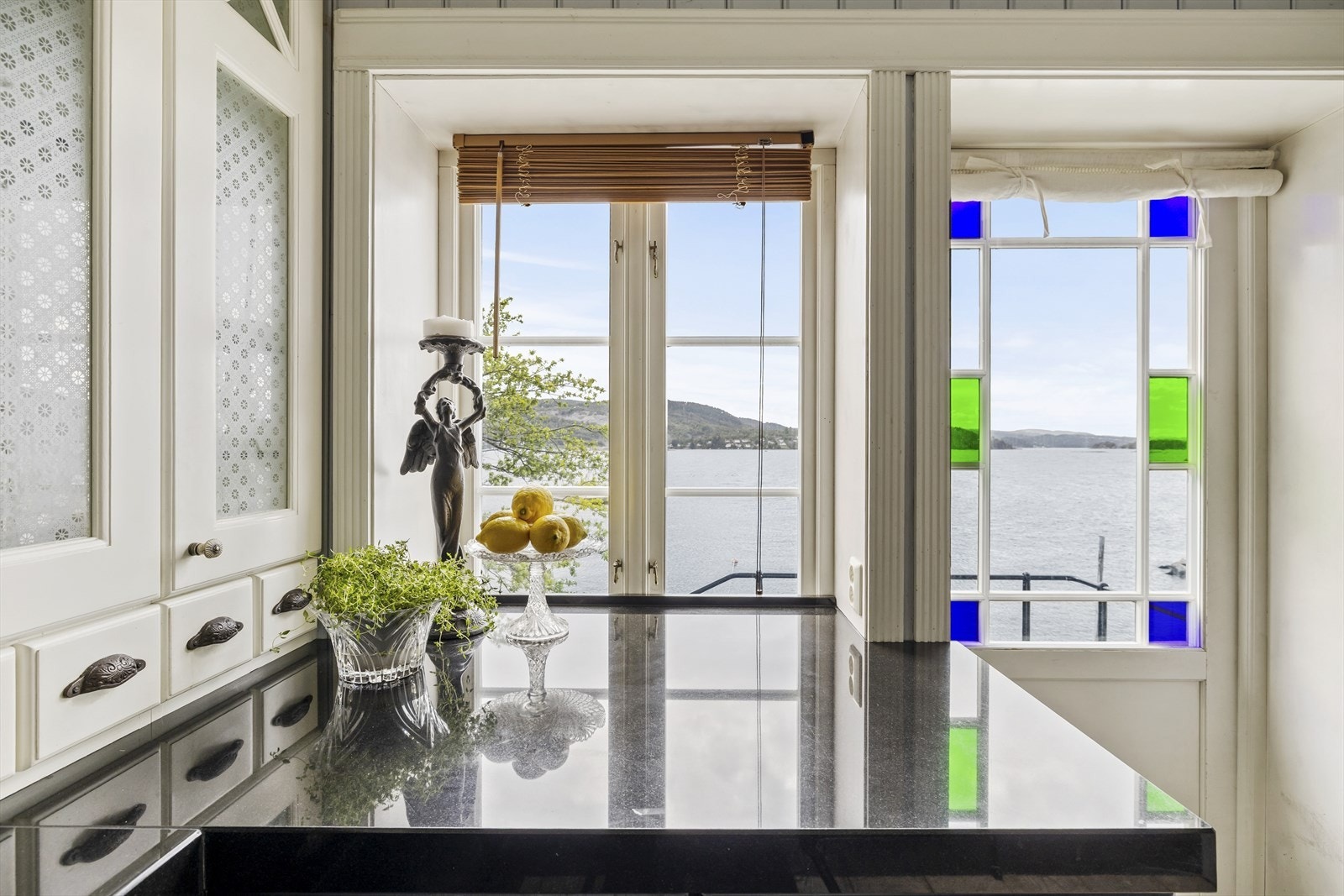 Stemningsbilde fra kjøkkenet - magisk utsikt! Galleribilde