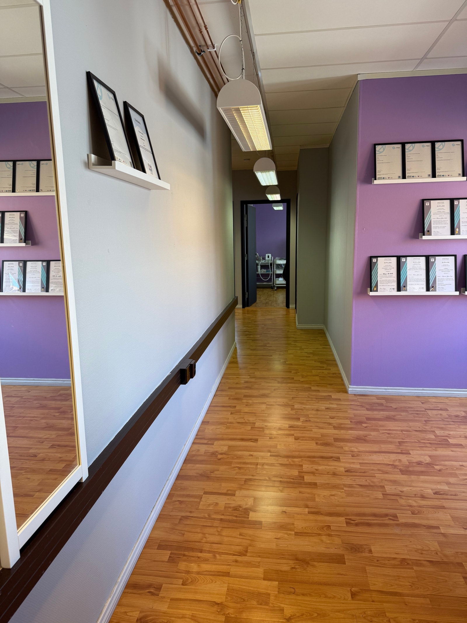 Gang fra resepsjon til behandlingsrommene Galleribilde