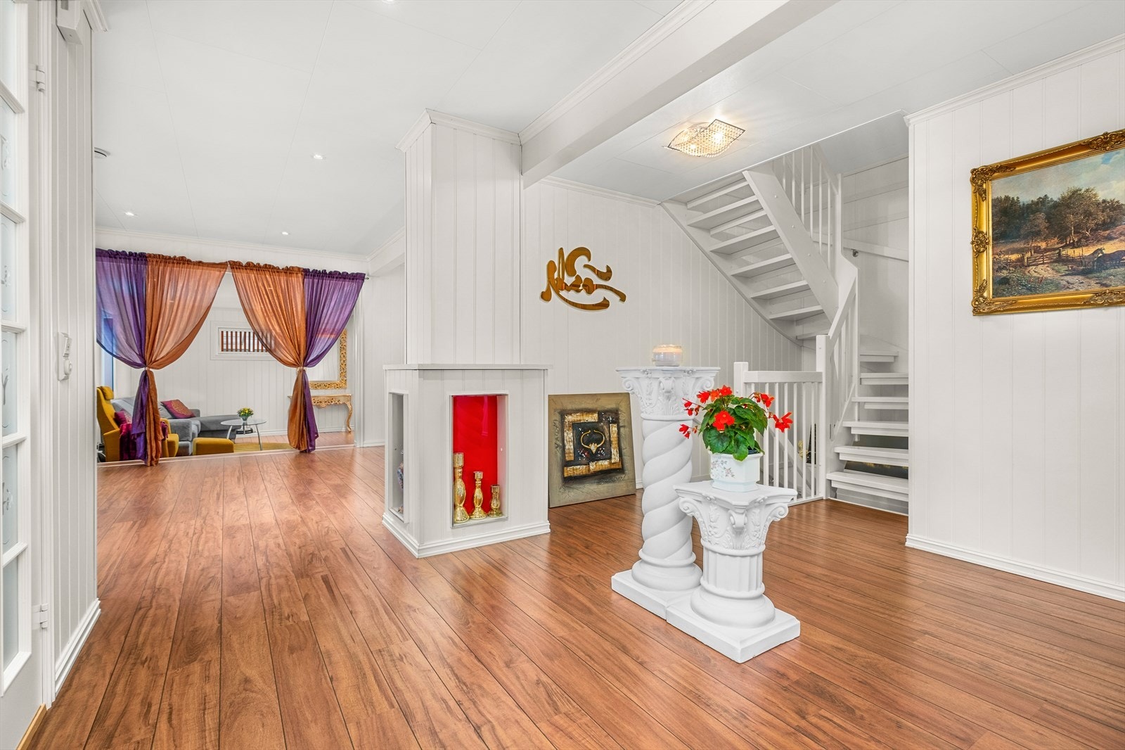 Romslig hall på hele 15m². Galleribilde