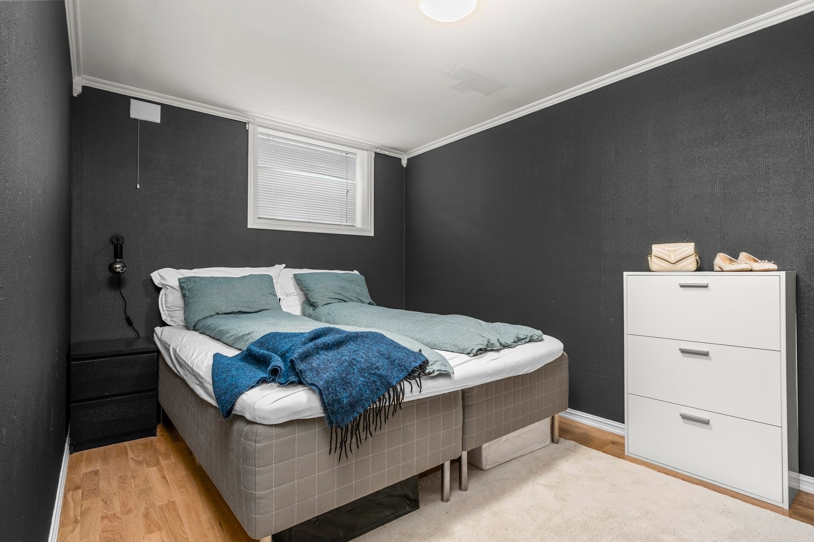 Soverommet måler hele 10,5m² og ligger i direkte tilknytning til garderoberommet. Galleribilde