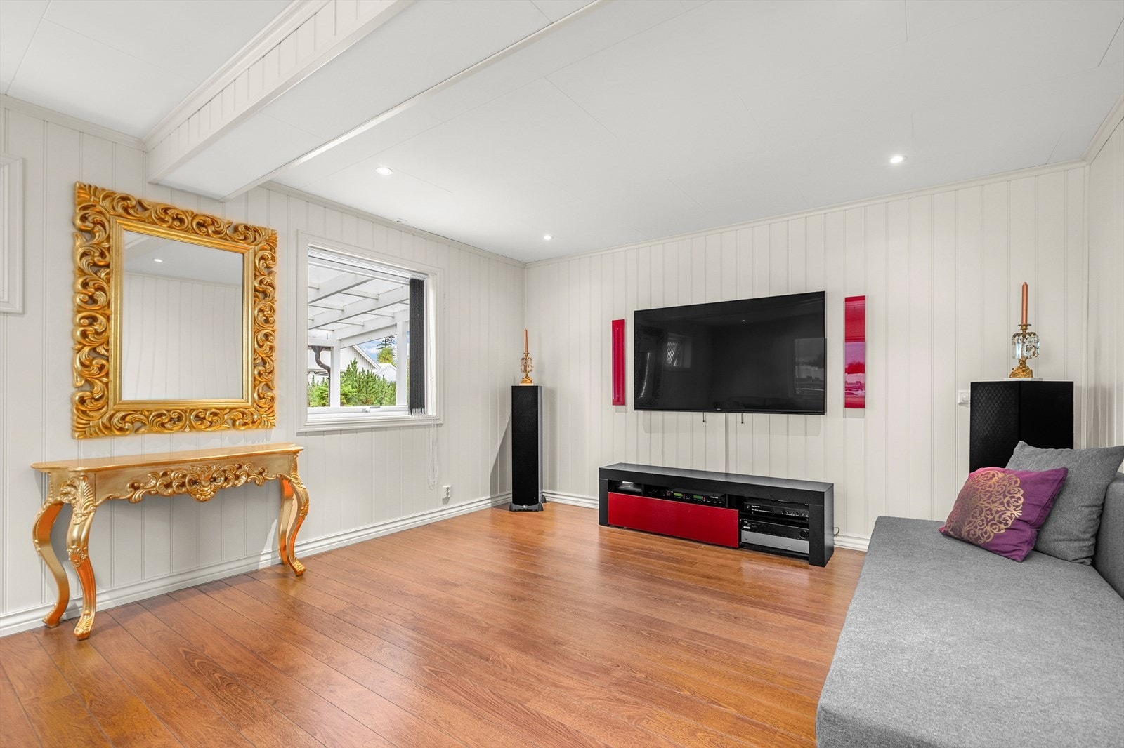 Ved enkle grep kan stuen benyttes som ekstra soverom ved behov. Galleribilde