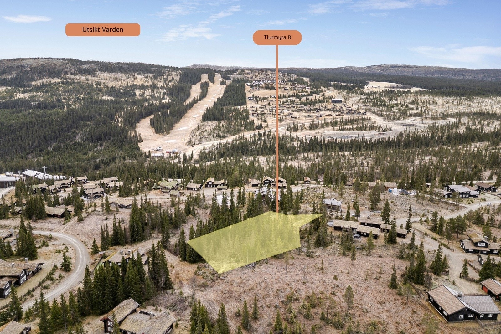 Praktfull og fri utsikt mot fjellheimen og alpinbakken på vardensiden. Galleribilde