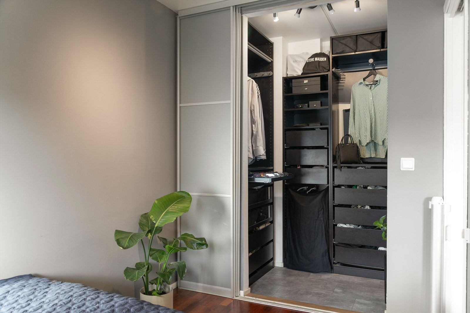 Her er det plass til alt av klær og utstyr. Galleribilde