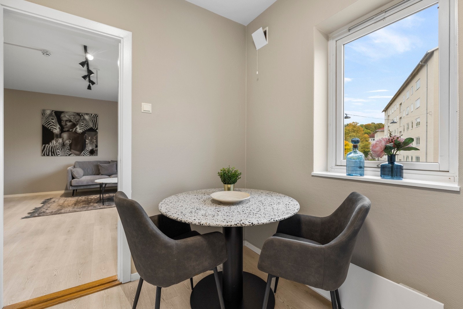 Her er det plass til en sittegruppe. Galleribilde